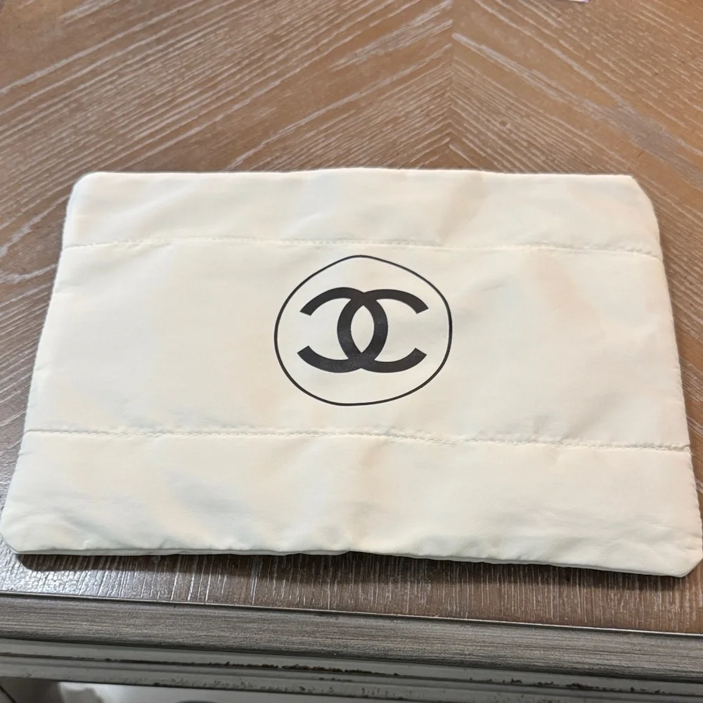CHANEL Cream Quilted Pouch With Pen, Keychain, Ribbon, & Dust Bag - Picture 2 of 11